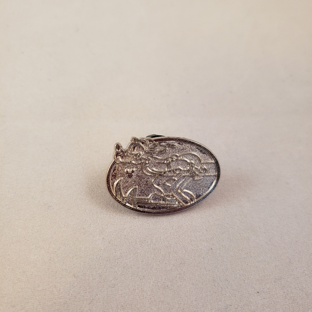 Disney Goofy Skiing Silver Pin